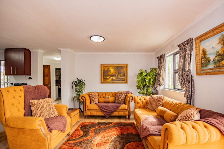 5 Bedroom Property for Sale in Loucharmante Western Cape